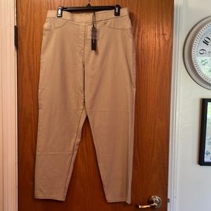 NWT, capri, tahari, easy pull on jeggings